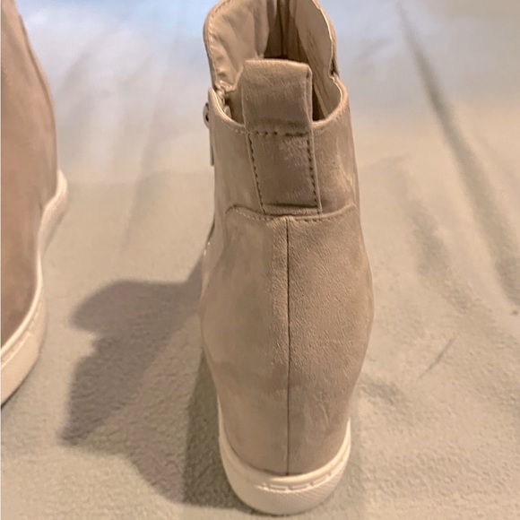 EUC Arizona Wedge Booties - Picture 2 of 4